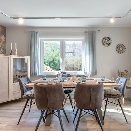 Haus Mit Sauna, 3 Sz, 2 Baeder & 450 M Lägenhet Wyk auf Föhr