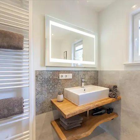 شقة Haus Mit Sauna, 3 Sz, 2 Baeder & 450 M